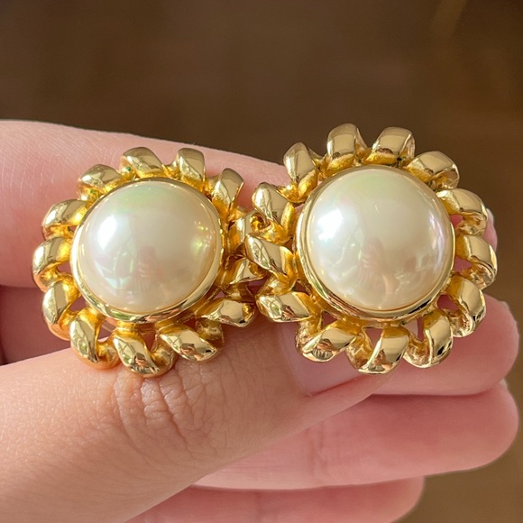 Vintage Christian Dior Round Pearl Spring Chain Rope Hollow Gold Pierce Earrings - Picture 1 of 7